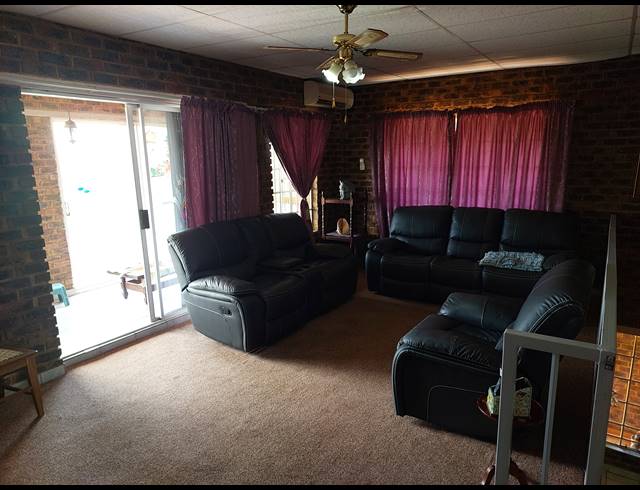 5 BEDROOM HOUSE FOR SALE IN VAALOEWER